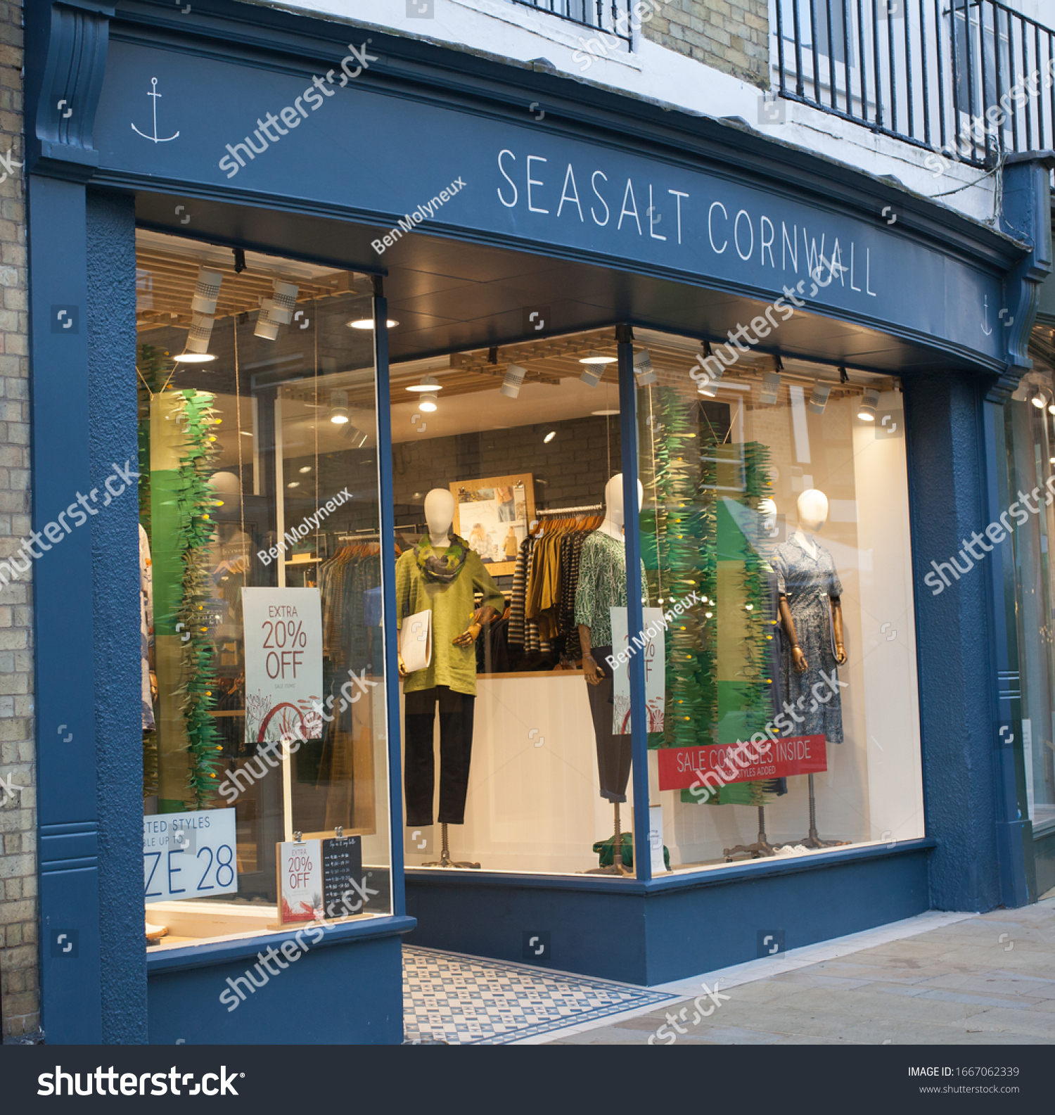 stock-photo-winchester-hampshire-uk-the-shopfront-of-the-retail-outlet-seasalt-cornwall-in-1667062339